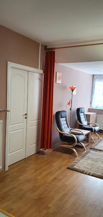 Venusz Apartman Cserkeszolo Exterior foto