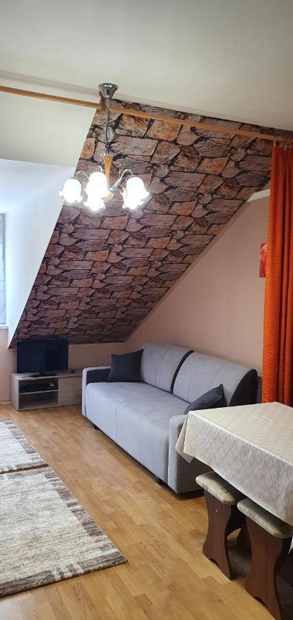 Venusz Apartman Cserkeszolo Exterior foto