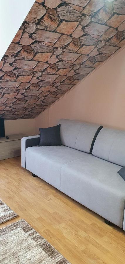 Venusz Apartman Cserkeszolo Exterior foto
