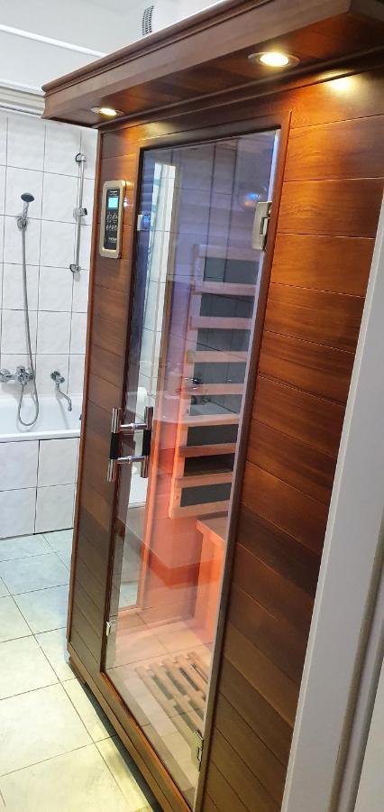 Venusz Apartman Cserkeszolo Exterior foto