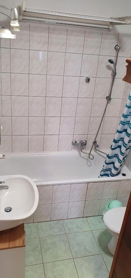 Venusz Apartman Cserkeszolo Exterior foto